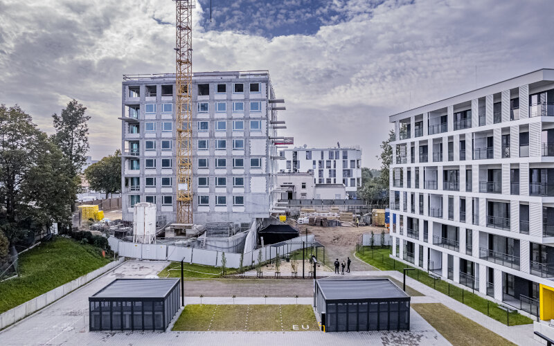 Spadające stopy procentowe a rynek mieszkaniowy: Prognozy i konsekwencje