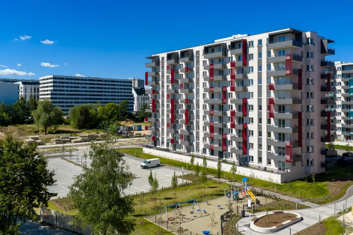 ul. Powstańców / os. Piastów - Budynek F