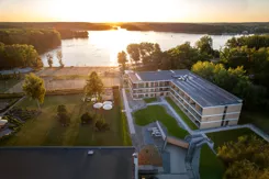 Omega Lake Apartments - zdjęcie nr 0