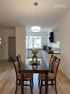 REMAX-2-DW-lP9jqQBu0s - zdjęcie nr 1