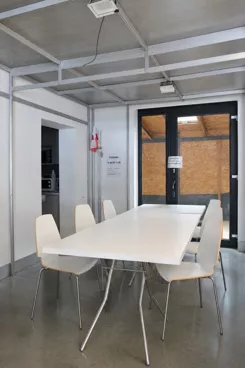 REMAX-8-HW-CuGzj4A7w0 - zdjęcie nr 4