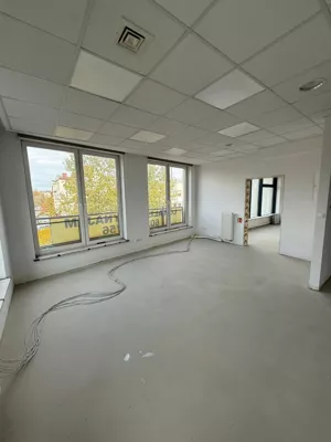 Lokal do wynajęcia - centrum Piaseczna - 104 m2
