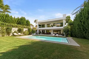 Domy R5223493 Nueva Andalucia
