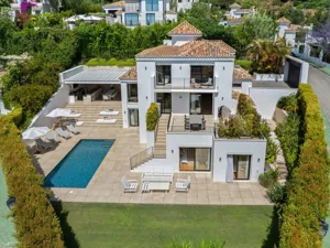Dom wolnostojący 316,00 m², Nueva Andalucia, Sprzedaż