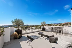 Penthouse trzypokojowy 266,00 m², Hiszpania, Nueva Andalucia, Sprzedaż