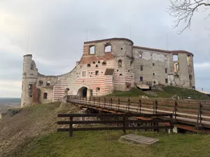 Działka budowlana 2500m2 z mediami blisko zamku