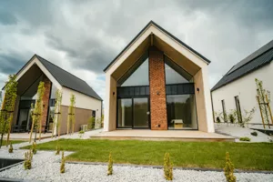 Osada Giewartów, nowe domy, PINE. APARTMENTS, ul. Armii Krajowej, Giewartów