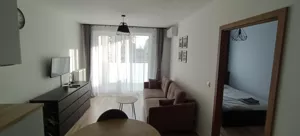 Bezpośrednio 2 pokoje z klimatyzacją, garażem blisko Me