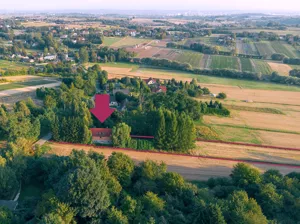 Przestronny dom na dużej działce 1,11 ha w Więcławicach