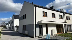 Mieszkanie pięciopokojowe 84,78 m², Radwanice, Sprzedaż