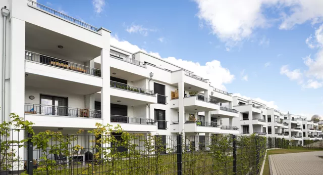 Rynek pierwotny vs wtórny – co wybrać, kupując apartament premium?