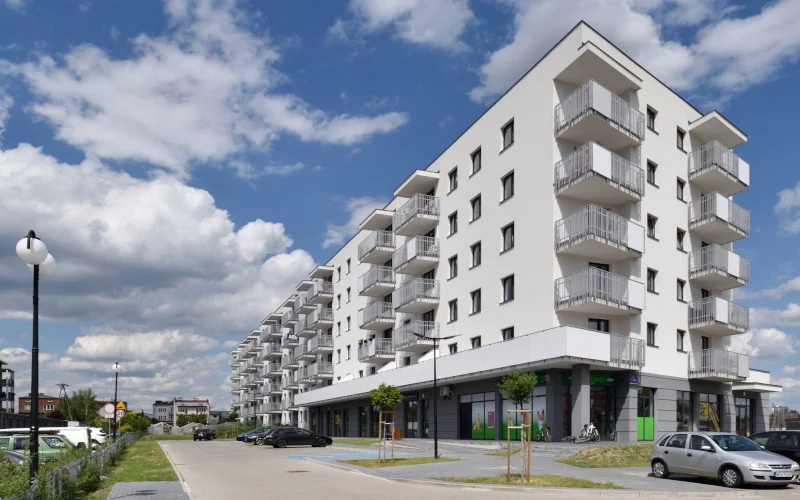 Dlaczego Polacy wstrzymują się z zakupem mieszkań mimo spadających stóp procentowych?