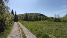 bud-rol, szer. 95m asfalt, strumień, ze wsi widać Tatry