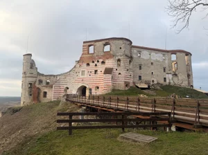 Działka budowlana 2500m2 z mediami blisko zamku