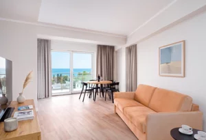 Apartament w resorcie, widok morze, cena netto, VAT 8%