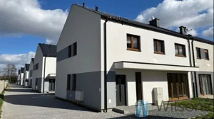 Mieszkanie pięciopokojowe 84,78 m², Radwanice, Sprzedaż