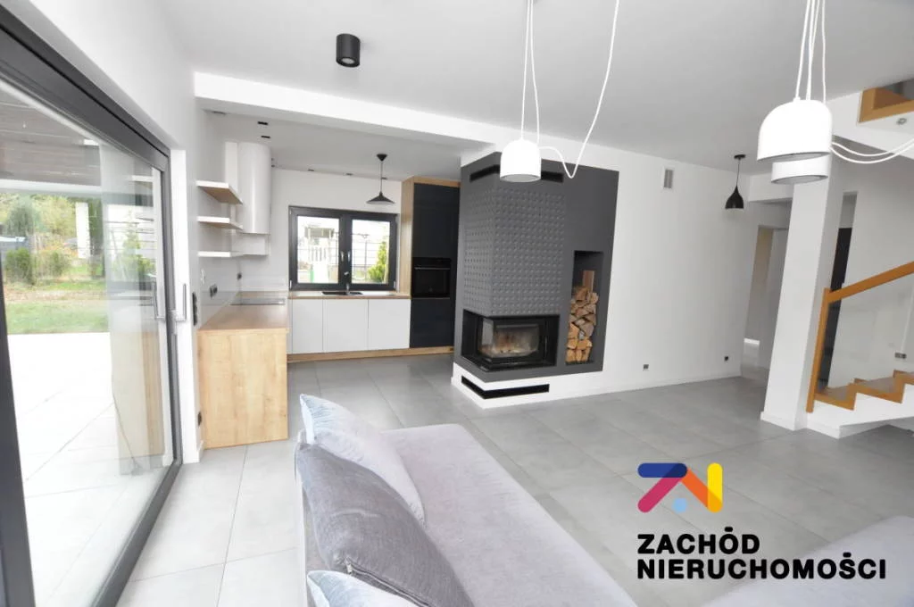 158850227 - zdjęcie nr 2