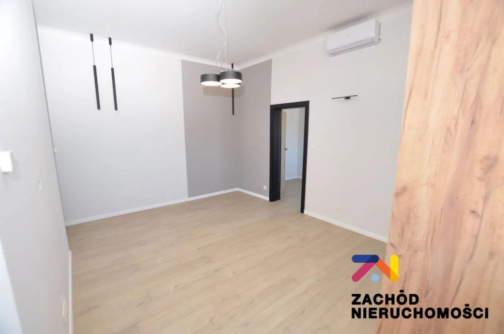 156730227 - zdjęcie nr 0