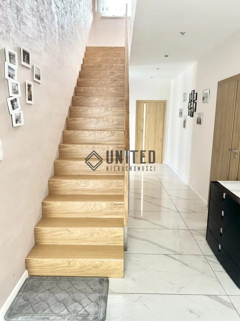 Dom i rezydencja 281,00 m², oferta nr , 432/10630/ODS, Obora, Różana