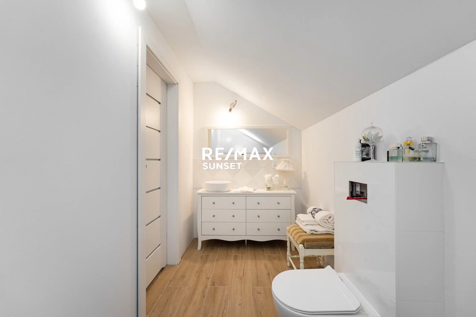 Dom 170,00 m², oferta nr , 46-DS-Dzj9ONuoY8, Siemyśl