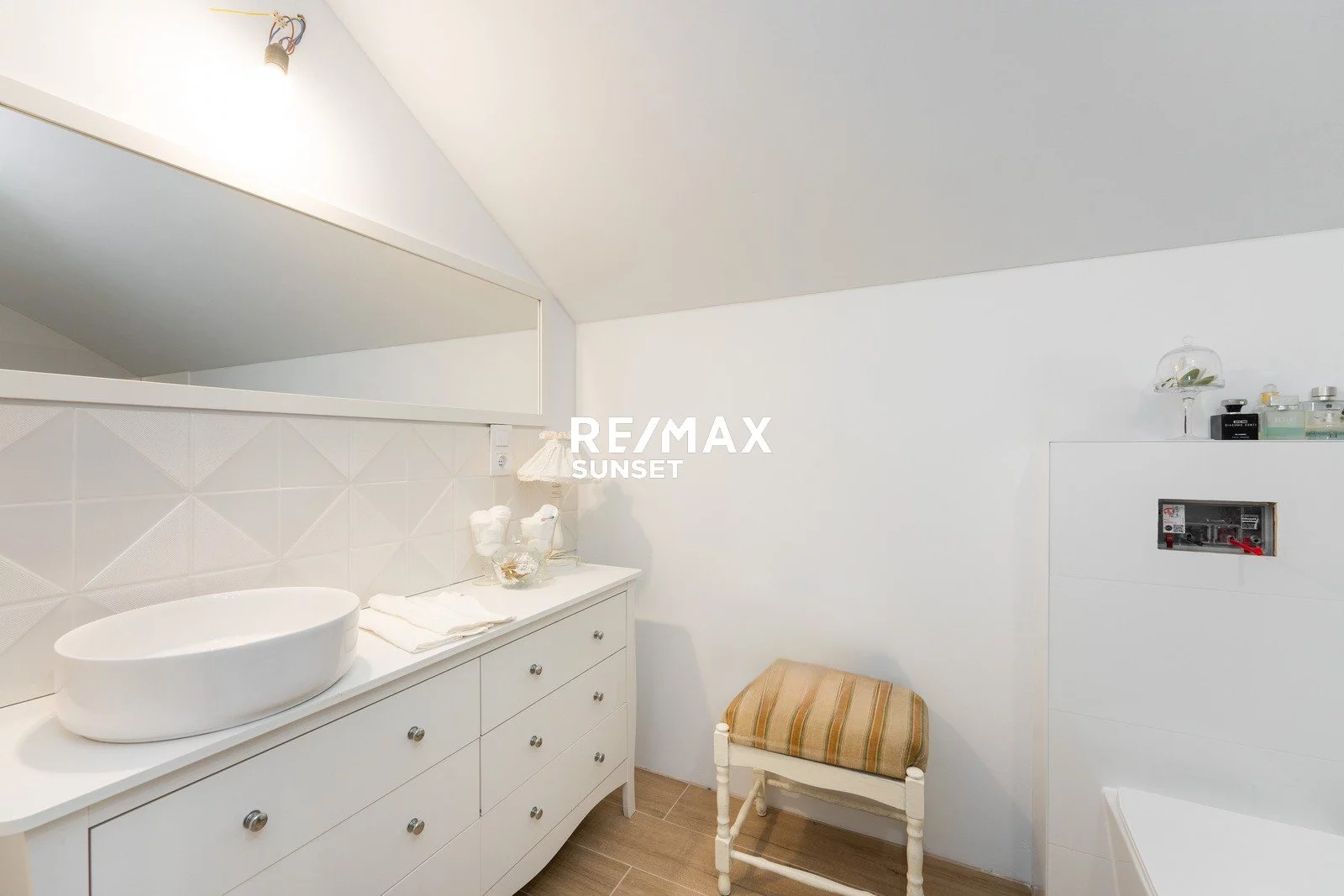 Dom 170,00 m², oferta nr , 46-DS-Dzj9ONuoY8, Siemyśl