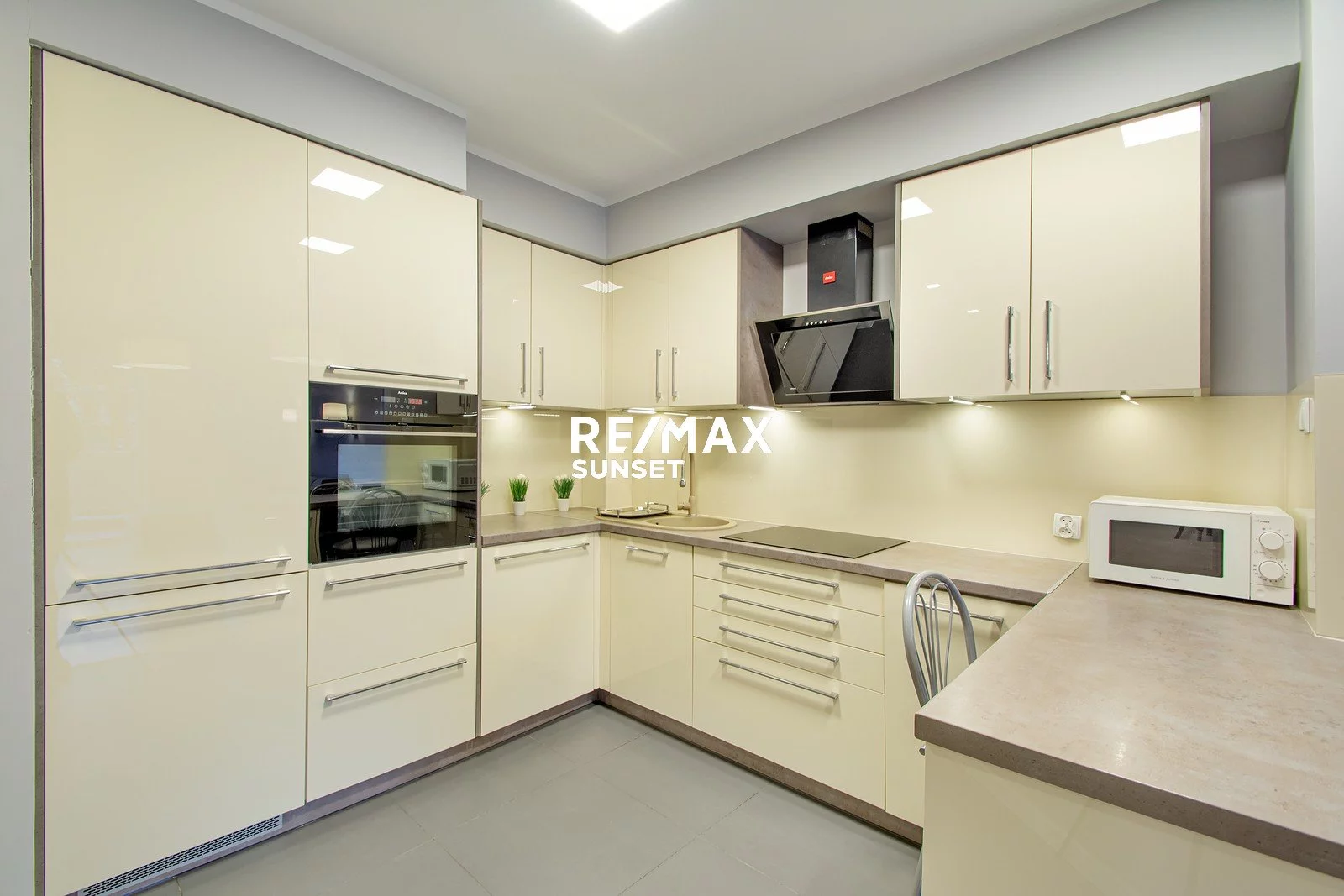 2 pokoje, mieszkanie 45,94 m², piętro 3, oferta nr , 293-MS-Dzj9ONuoY8, Kołobrzeg, Portowa