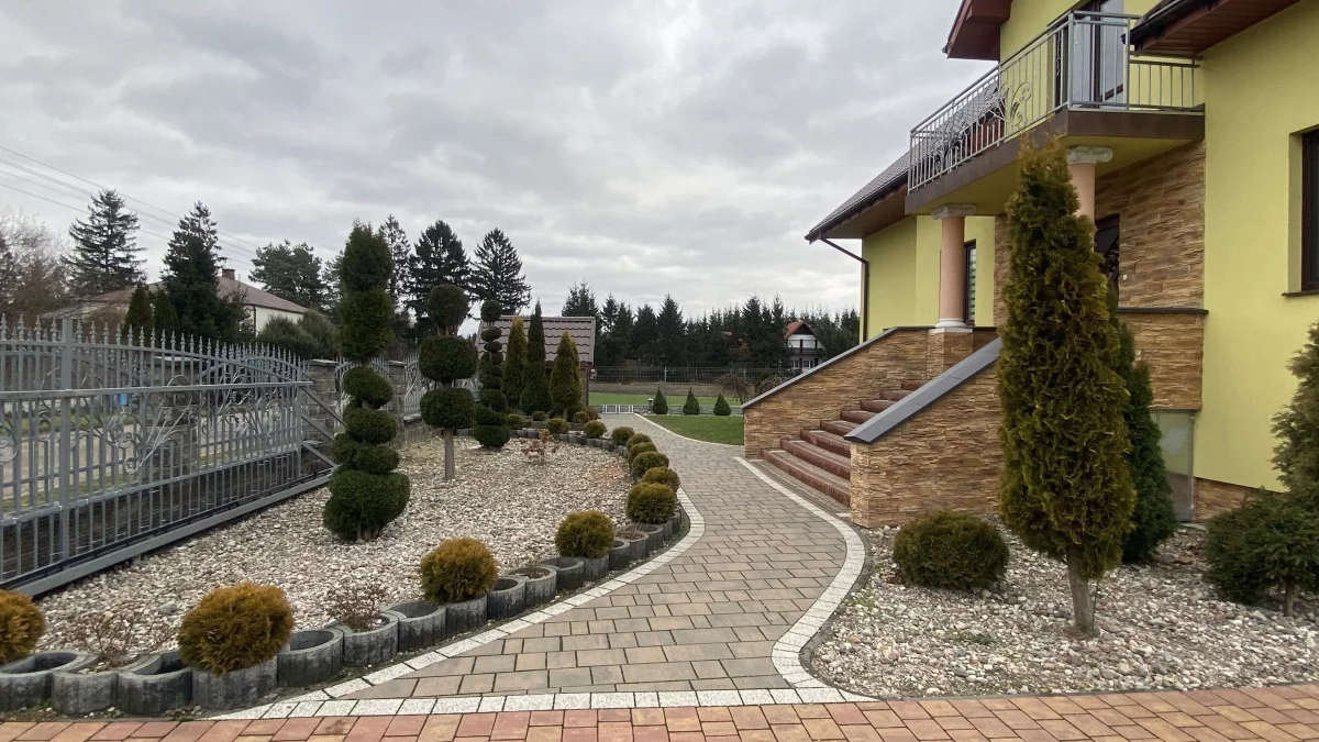 Dom i rezydencja na sprzedaż, 213,00 m², oferta nr 831030