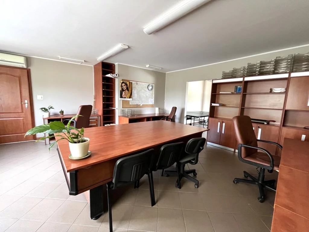 Obiekt 700,00 m², oferta nr , 834022, Jędrzejów, Rakowska