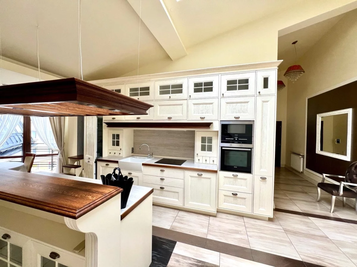 5 pokoi, mieszkanie 201,00 m², piętro 3, oferta nr , 833828, Częstochowa, Waszyngtona