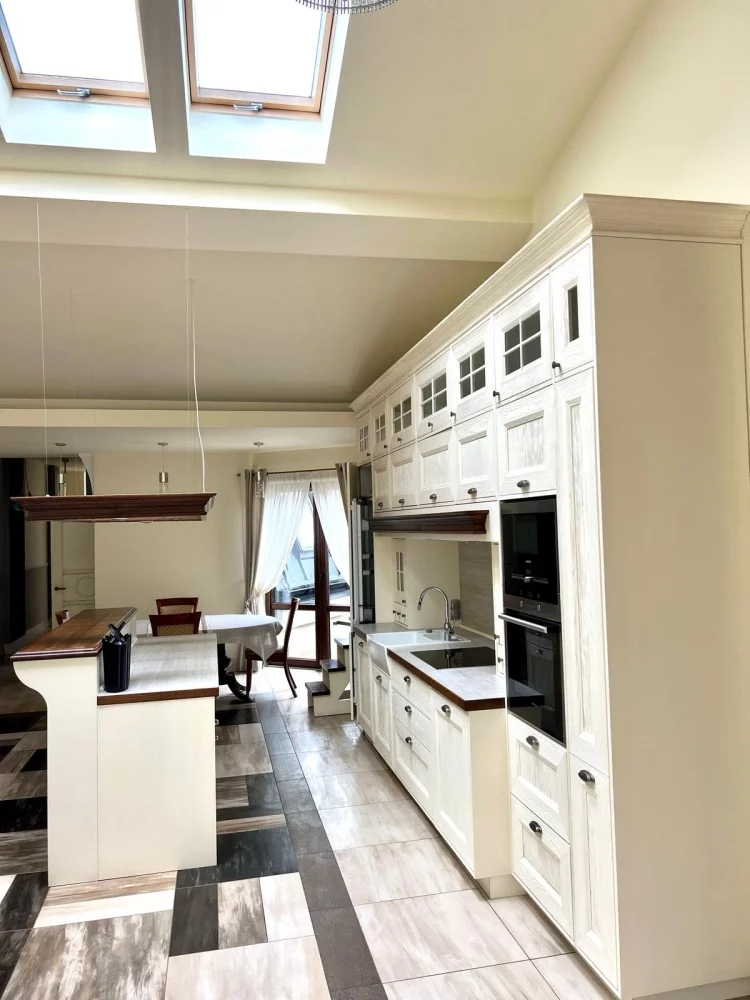 5 pokoi, mieszkanie 201,00 m², piętro 3, oferta nr , 833828, Częstochowa, Waszyngtona
