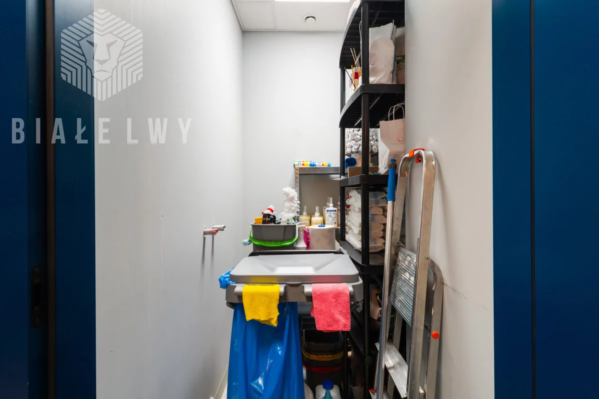 Lokal użytkowy 233,00 m², oferta nr , BLN219522, Warszawa, Ursynów, Ursynów, Wilhelma Konrada Roentgena