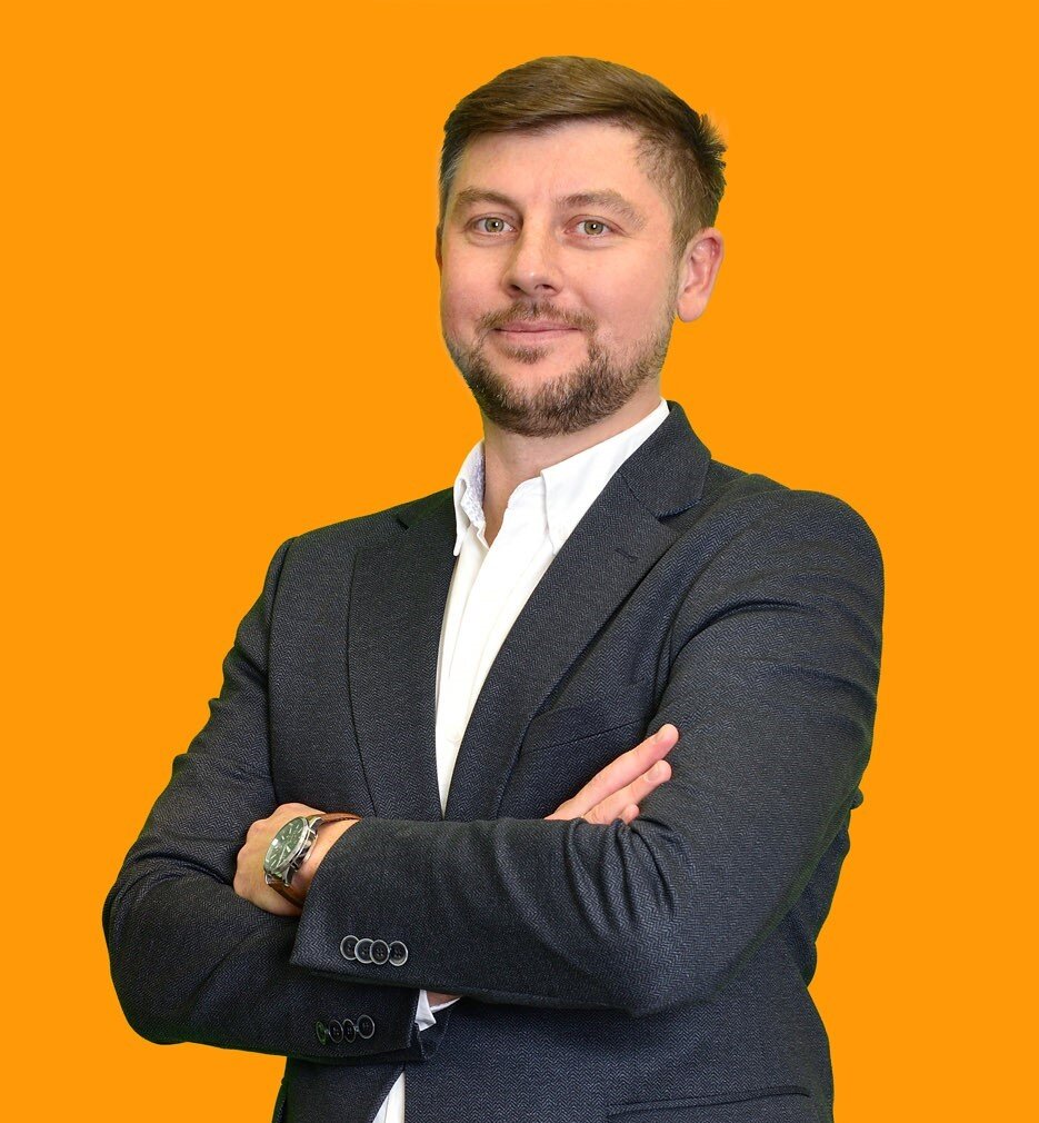 Agent Piotr Dębek