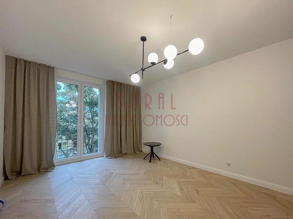 Apartamenty 19462/4005/OMS Warszawa Śródmieście ul. Piękna/2 balkony/dwustronne/winda/lata 50.