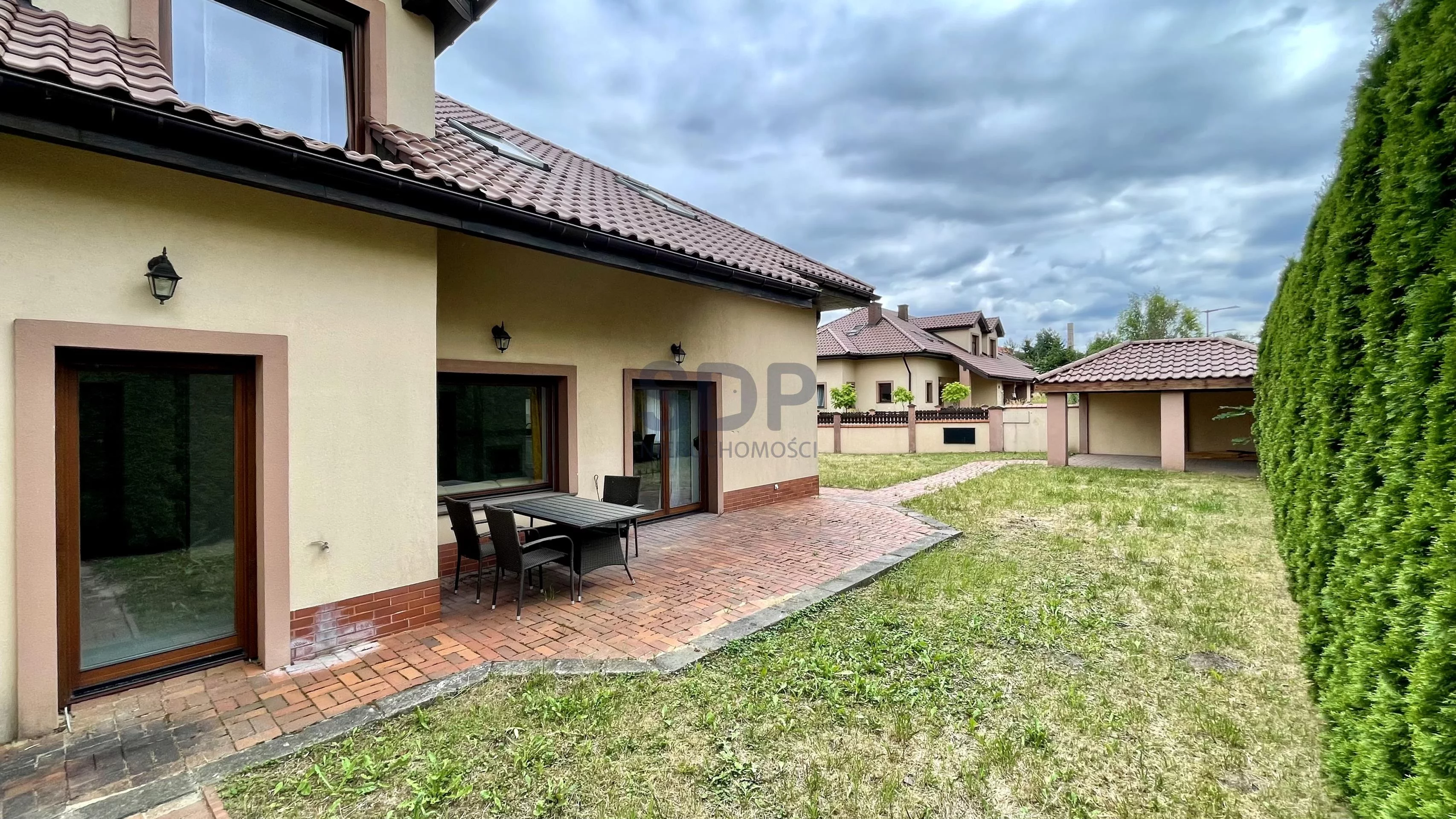 Dom i rezydencja na sprzedaż, 180,00 m², oferta nr 27589