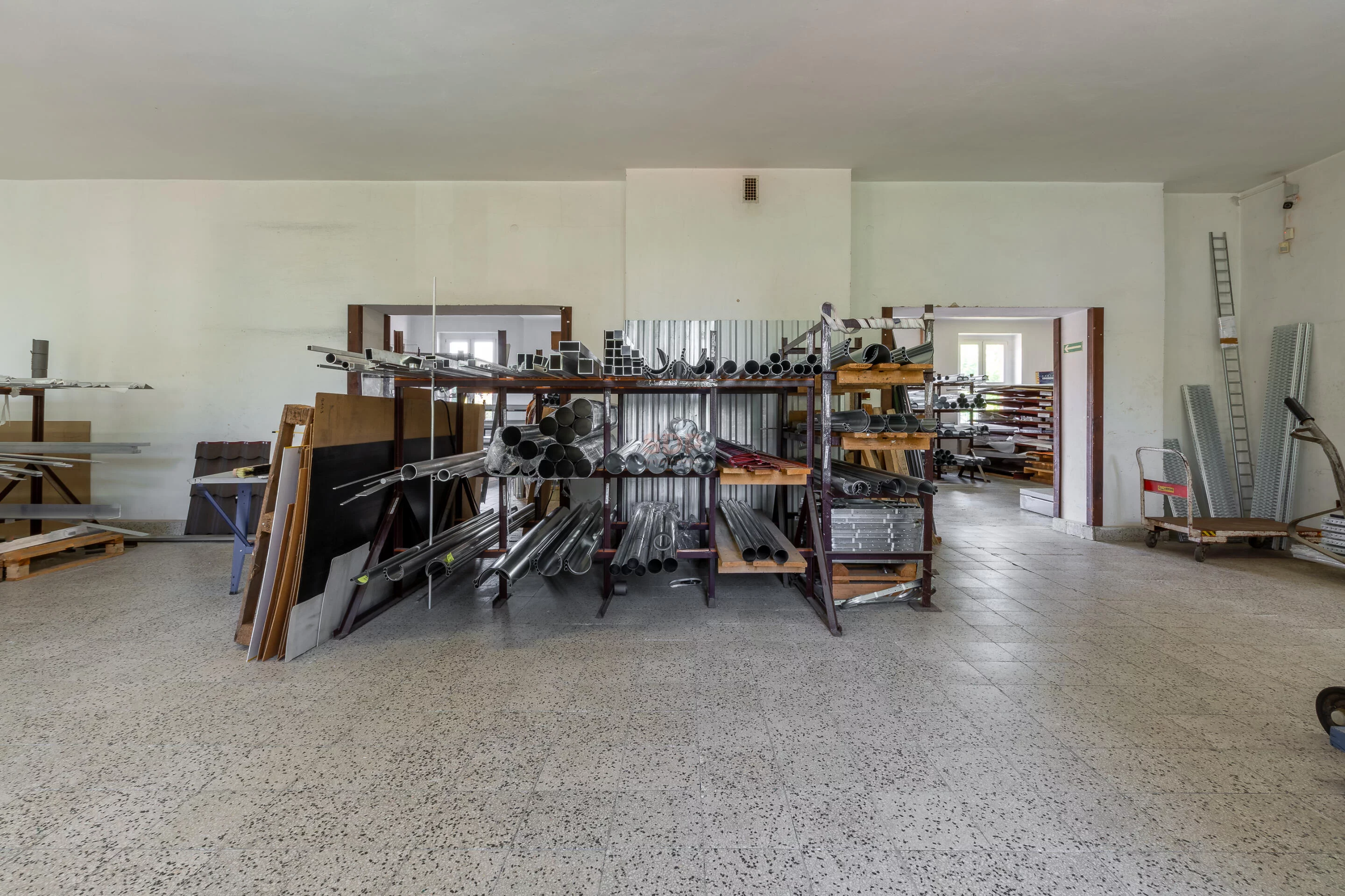Lokal użytkowy 2 072,00 m², oferta nr , 41999, Legnica, Kawaleryjska