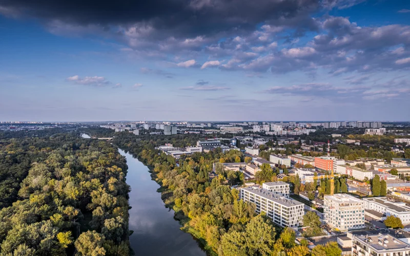 Afera polityczna ujawnia systemowy problem: Polska wyprzedaje mieszkania komunalne, a osoby najbardziej potrzebujące zostają bez wsparcia