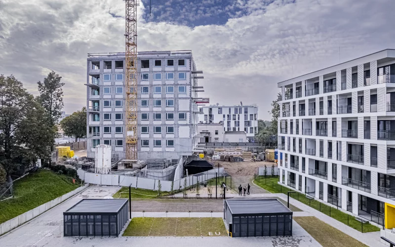Spadające stopy procentowe a rynek mieszkaniowy: Prognozy i konsekwencje