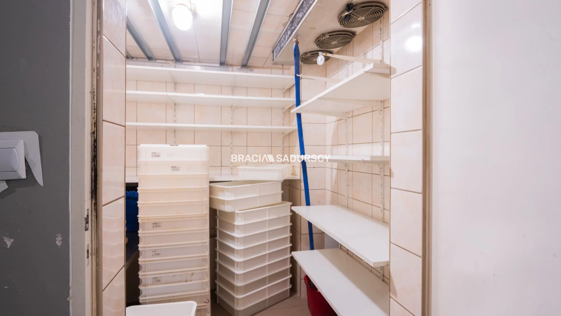 Lokal gastronomiczny 165,00 m², oferta nr , BS3-LW-310606, Kraków, Czyżyny, os. Dywizjonu 303