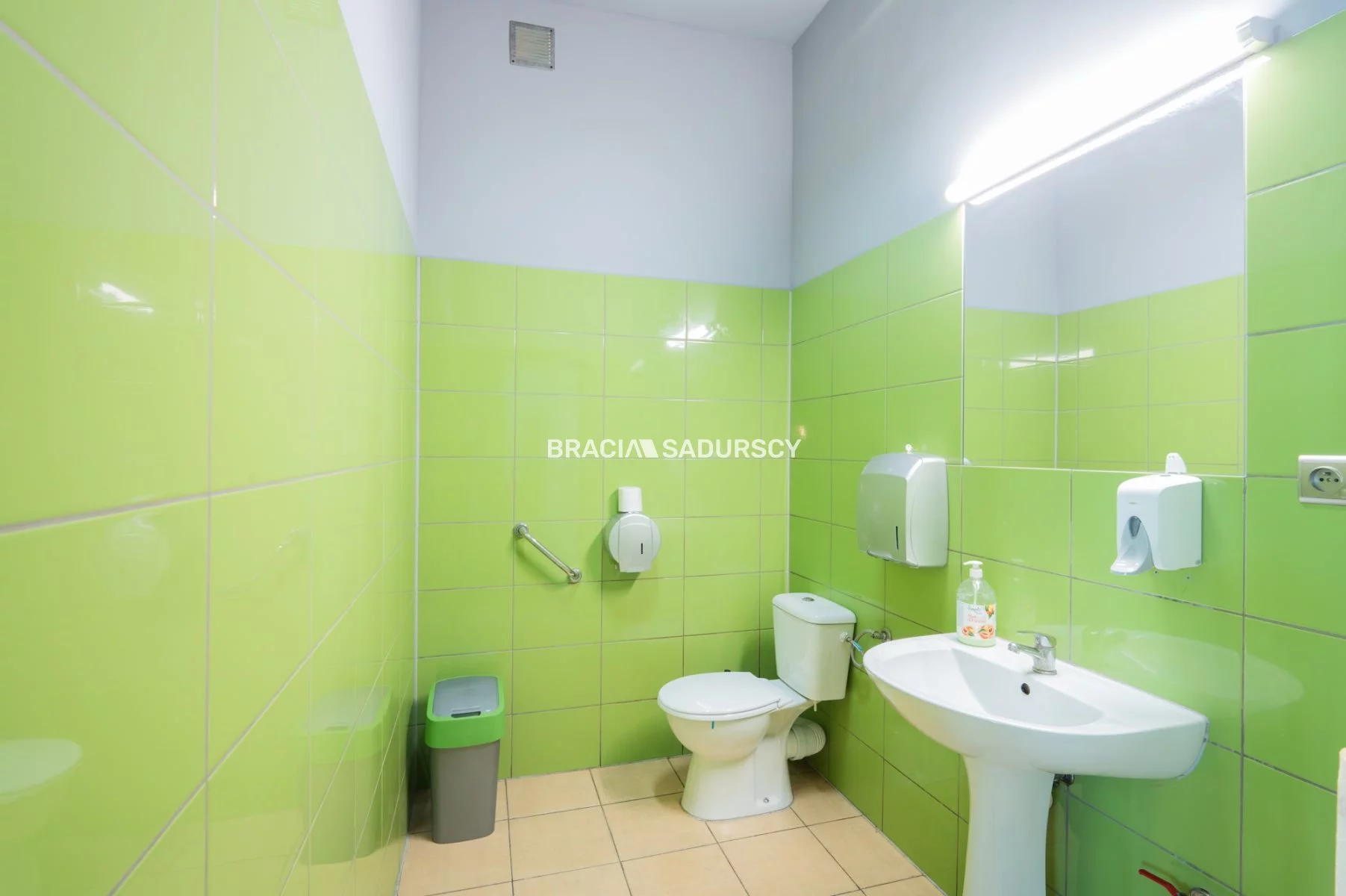 Lokal gastronomiczny 165,00 m², oferta nr , BS3-LW-310606, Kraków, Czyżyny, os. Dywizjonu 303
