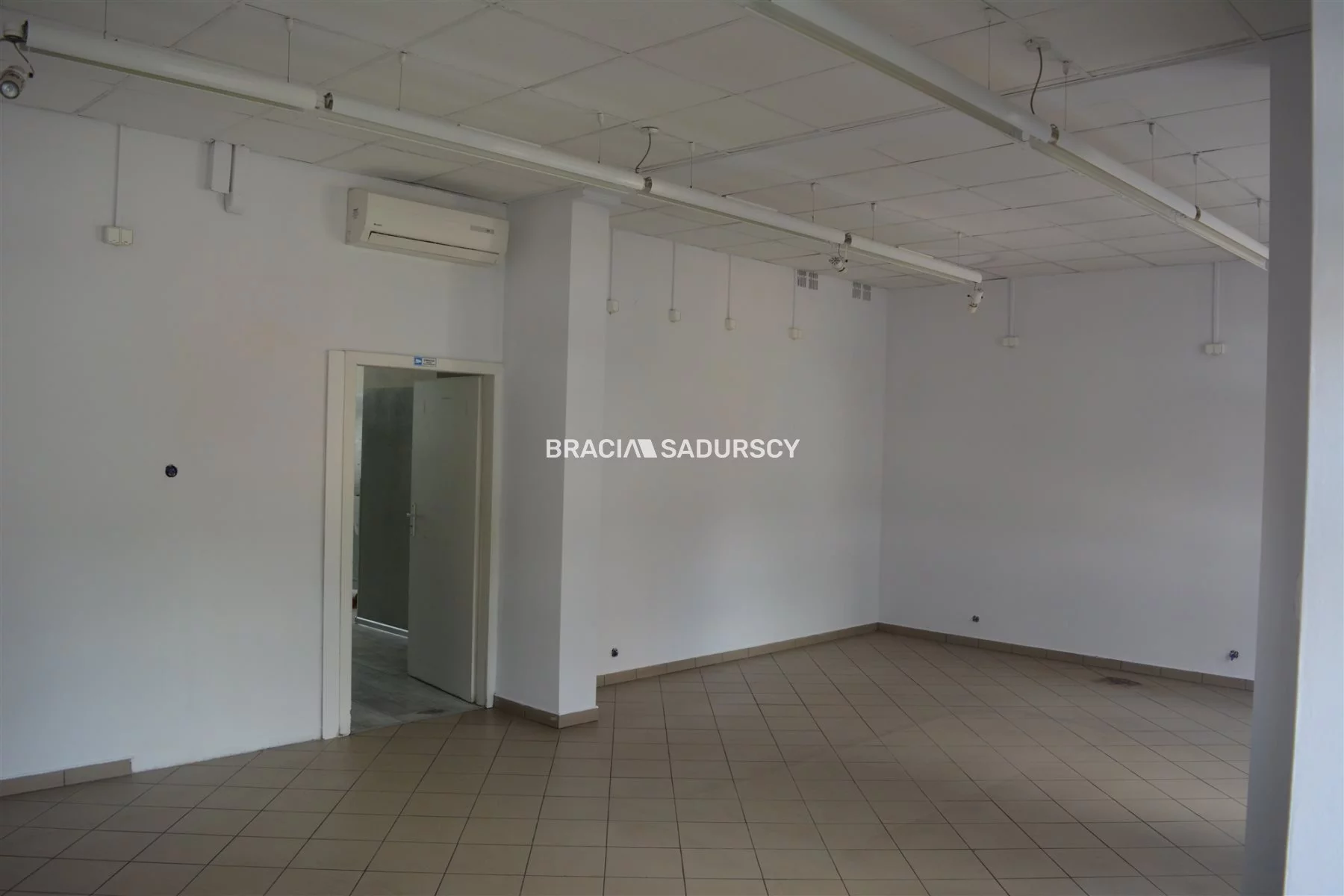 Lokal użytkowy 76,10 m², Kraków, Podgórze, Płaszów, Wielicka, Sprzedaż