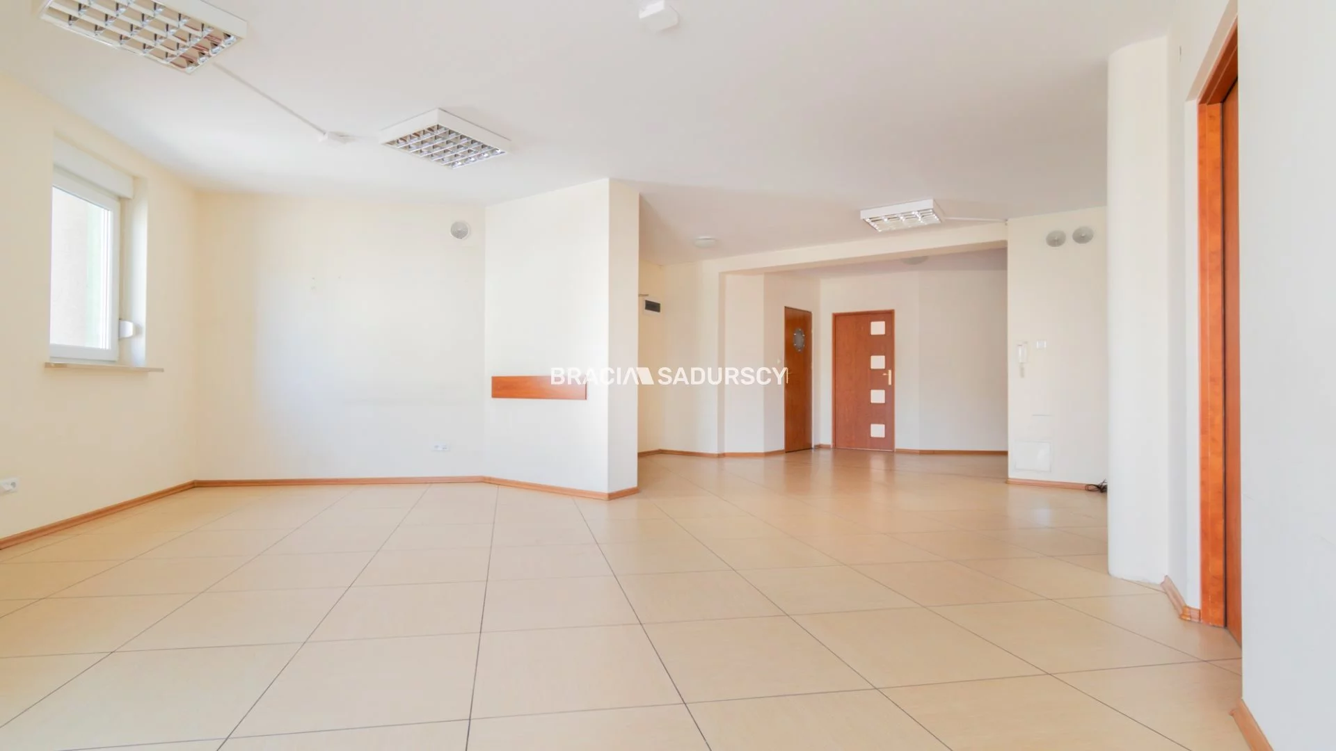 Apartament na sprzedaż, 126,70 m², 5 pokoi, piętro 1, oferta nr BS4-MS-302385-11