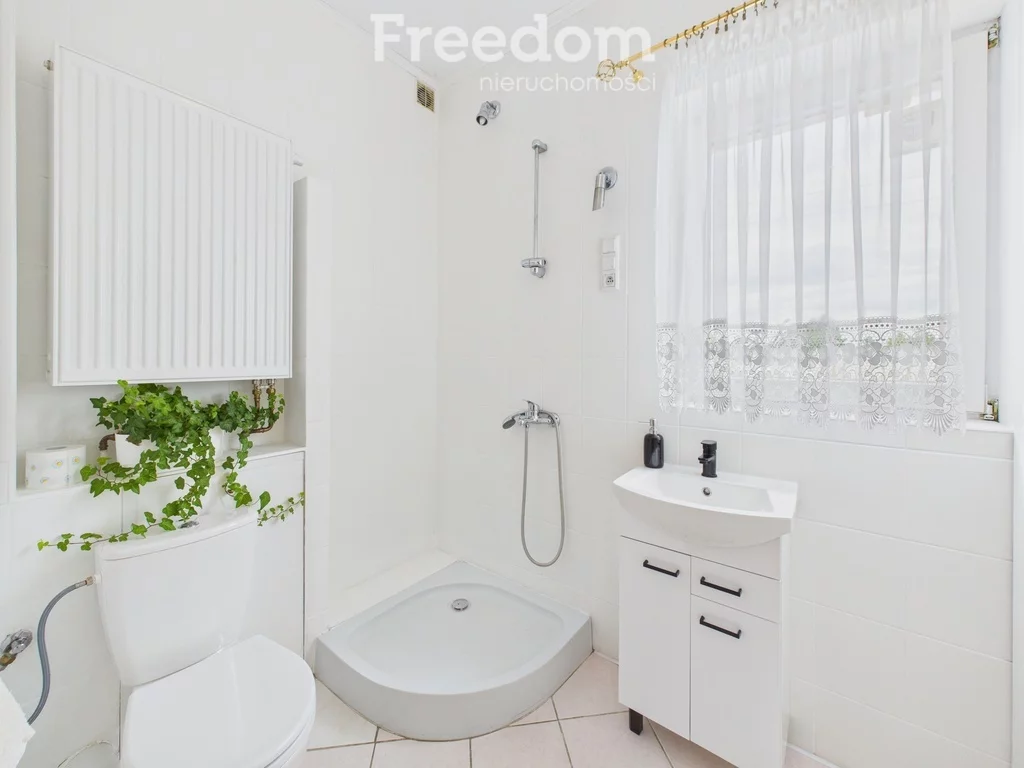 Dom 482,00 m², oferta nr , 16125/3685/ODS, Kobiór, Rodzinna