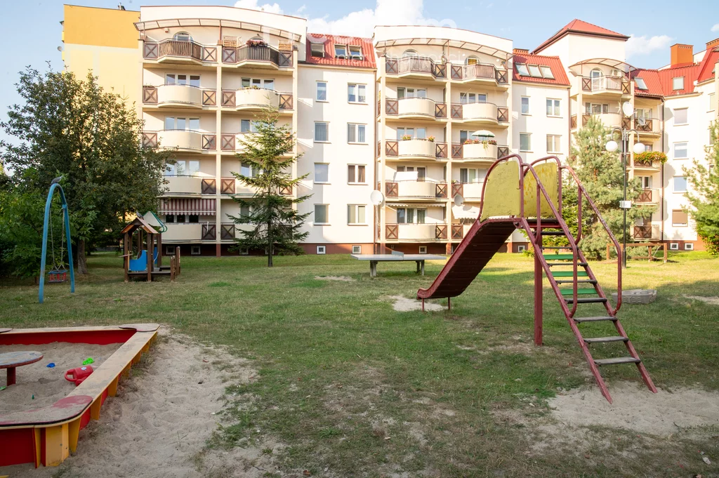 2 pokoje, mieszkanie 64,00 m², piętro 4, oferta nr , 32719/3685/OMS, Radom, Żwirki i Wigury