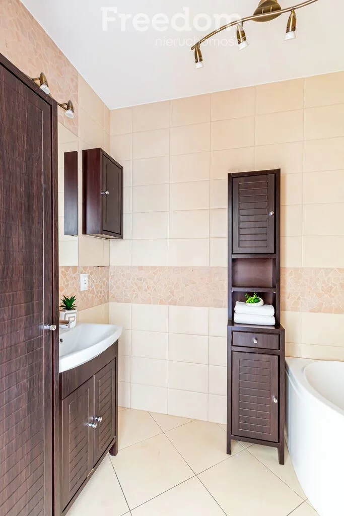 3 pokoje, mieszkanie 75,23 m², piętro 4, oferta nr , 6643/3685/OMW, Kołobrzeg, Kupiecka